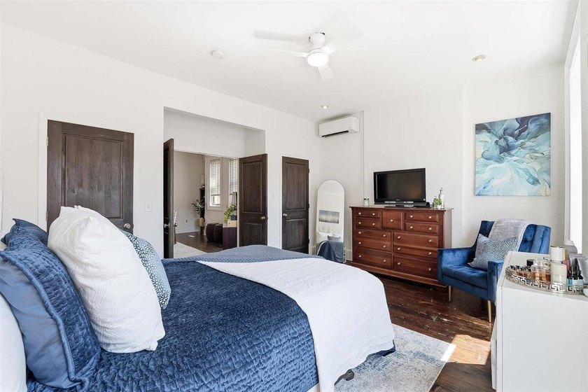 Spacious and bright uptown 2-bedroom, 1-bath home featuring high - photo 2