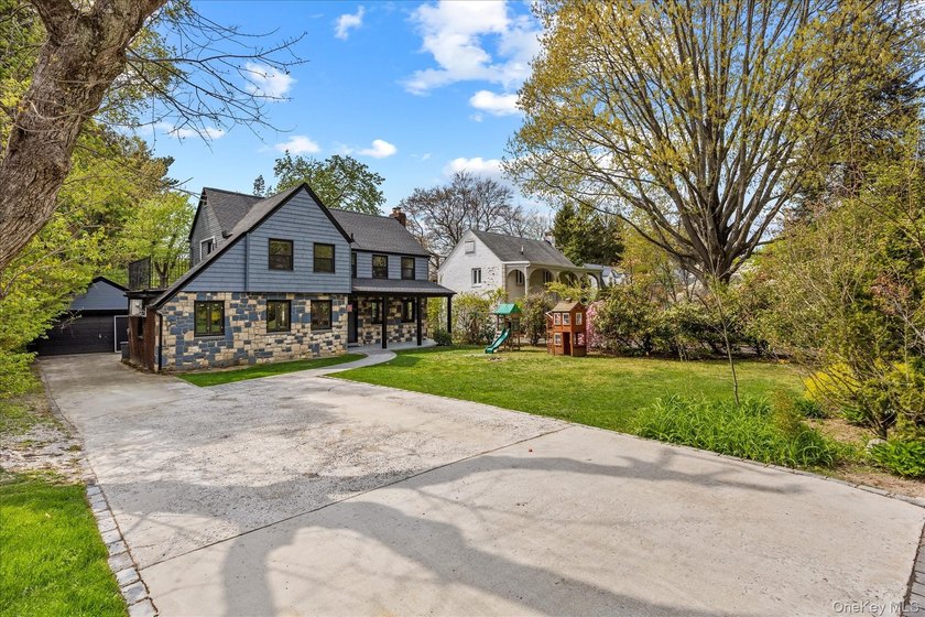Welcome to this beautifully renovated GEM, This sun-drenched - photo 3