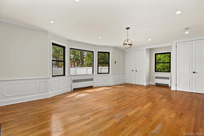Welcome to this beautifully renovated GEM, This sun-drenched - photo 10