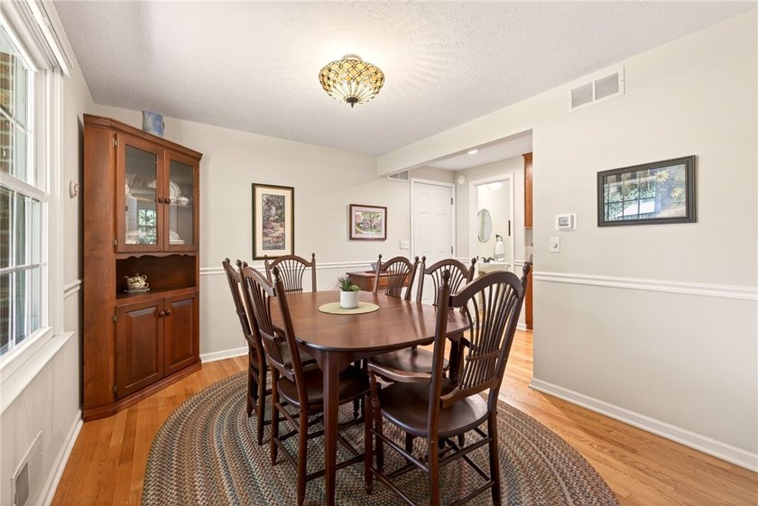 FIRST TIME ON THE MARKET - 1111 Everwild View is a beautiful - photo 4