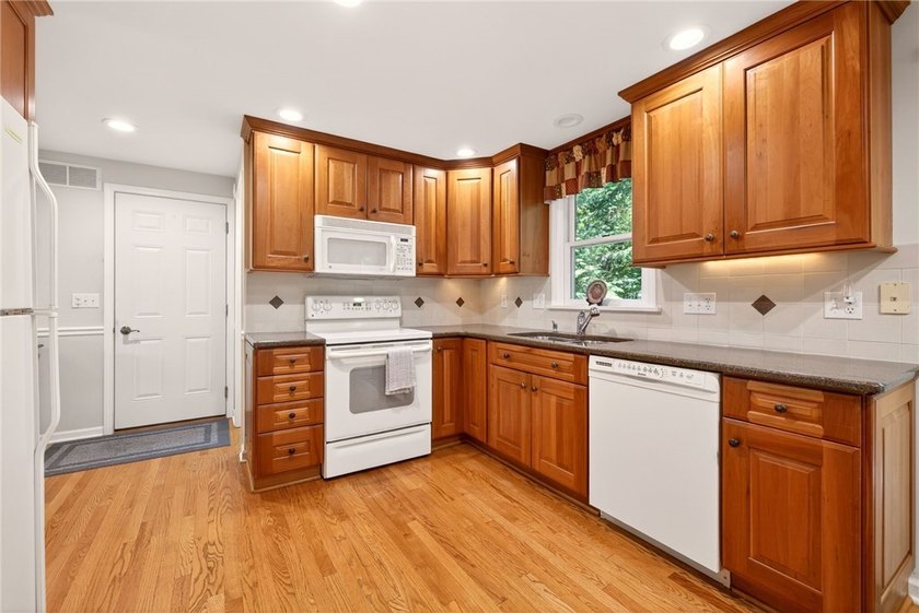FIRST TIME ON THE MARKET - 1111 Everwild View is a beautiful - photo 8