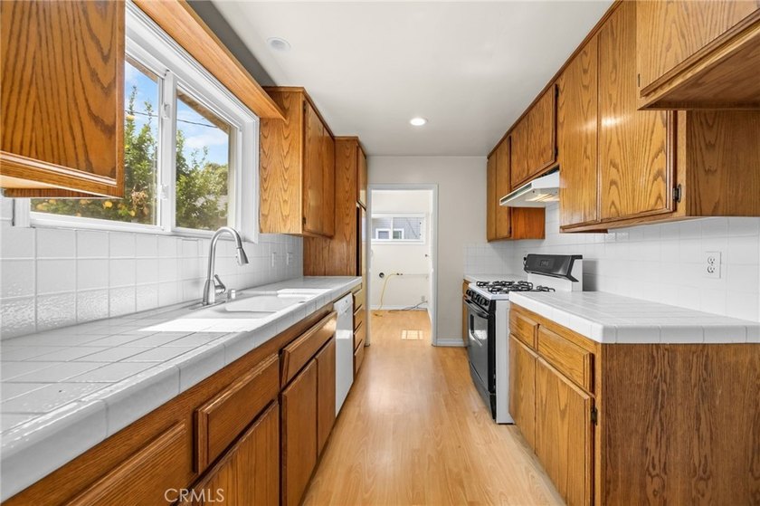 This corner lot, 3 Bedroom, 2 and 1/2 bath is in the popular Los - photo 16