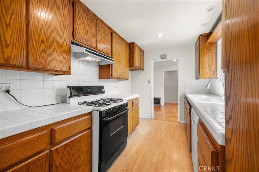 This corner lot, 3 Bedroom, 2 and 1/2 bath is in the popular Los - photo 19