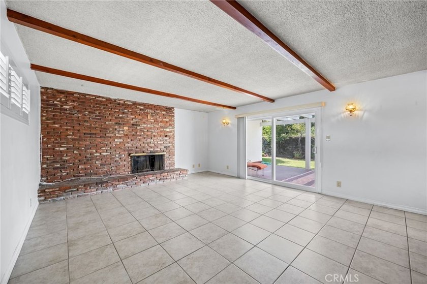 This corner lot, 3 Bedroom, 2 and 1/2 bath is in the popular Los - photo 30