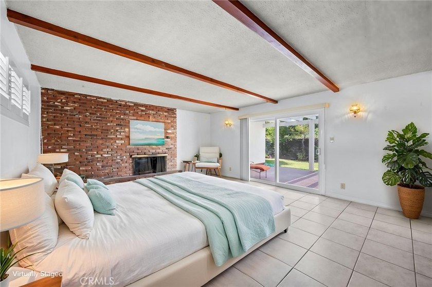 This corner lot, 3 Bedroom, 2 and 1/2 bath is in the popular Los - photo 31