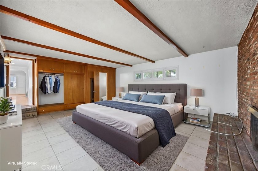 This corner lot, 3 Bedroom, 2 and 1/2 bath is in the popular Los - photo 33