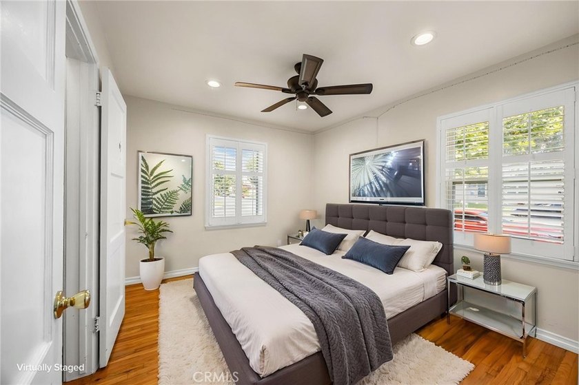 This corner lot, 3 Bedroom, 2 and 1/2 bath is in the popular Los - photo 38