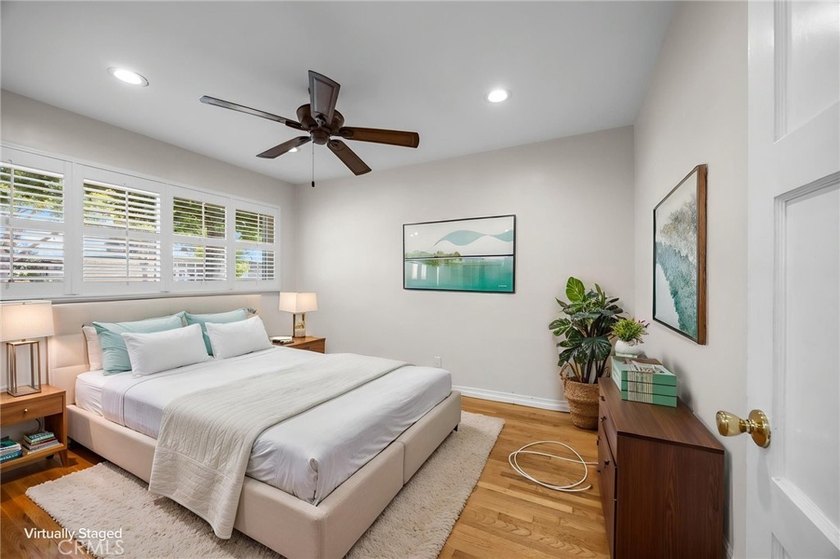 This corner lot, 3 Bedroom, 2 and 1/2 bath is in the popular Los - photo 44