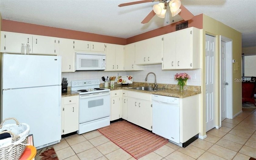Under contract-accepting backup offers. LOCATION, LIFESTYLE, AND - photo 4