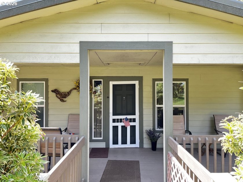 Experience the beauty of lakefront living with this exceptional - photo 8