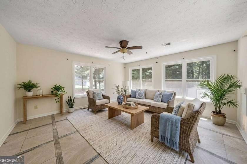 This timeless beauty is ready for you to move right in! Welcome - photo 4