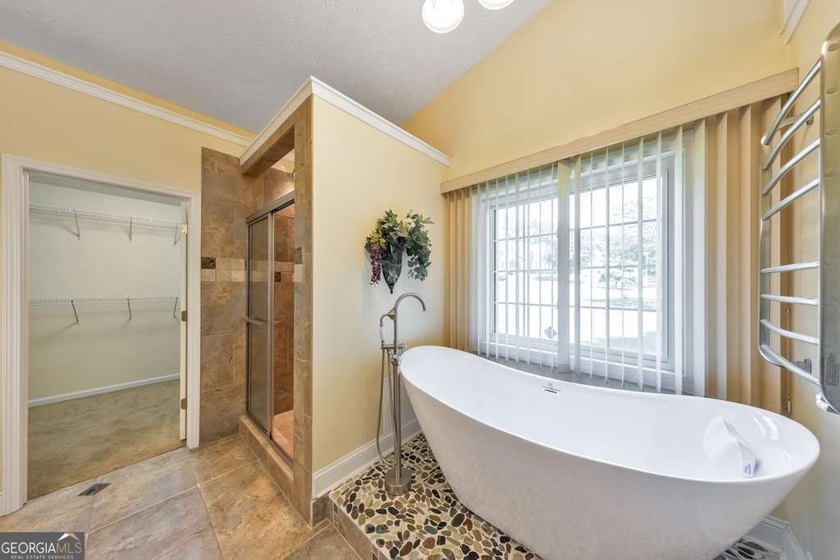 This timeless beauty is ready for you to move right in! Welcome - photo 5