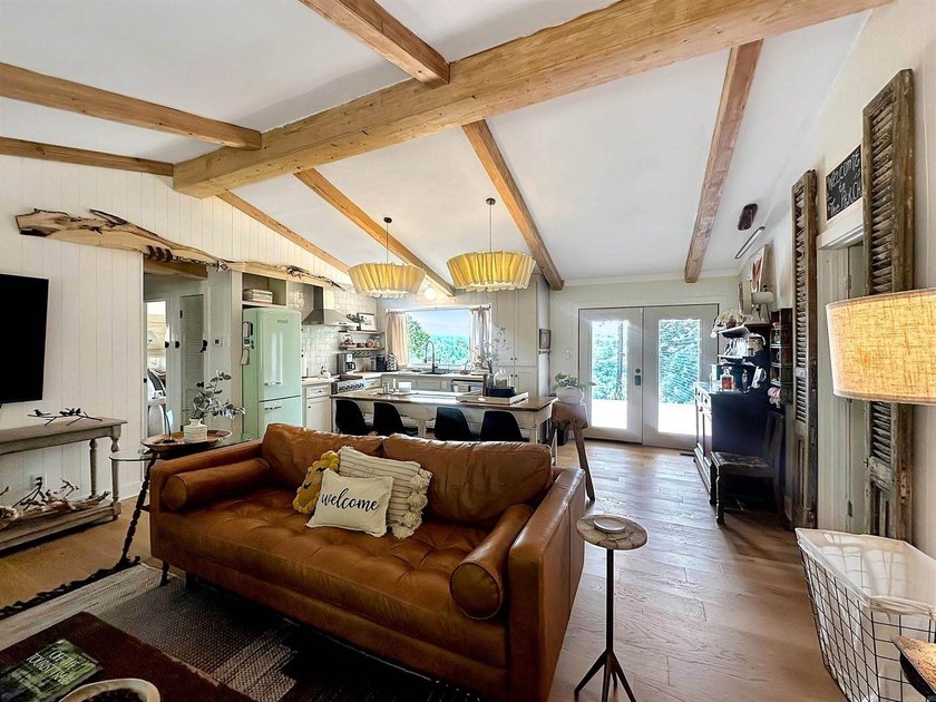 Lake views, relaxation &amp; Investment Potential! 3BR/2BA Retreat - photo 12