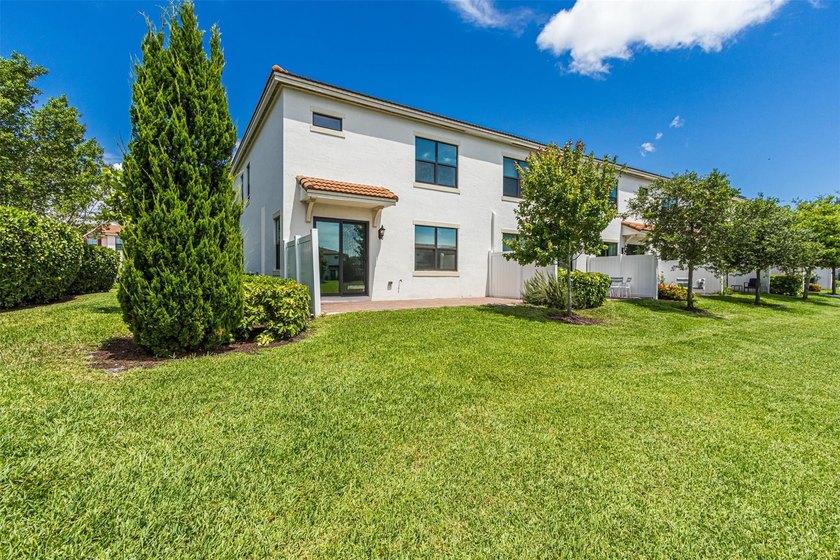 You will LOVE this stunning Lake Front Corner Townhouse. 3 - photo 15