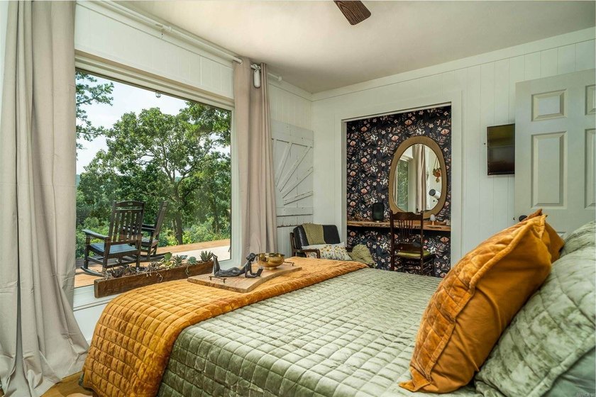 Lake views, relaxation &amp; Investment Potential! 3BR/2BA Retreat - photo 23
