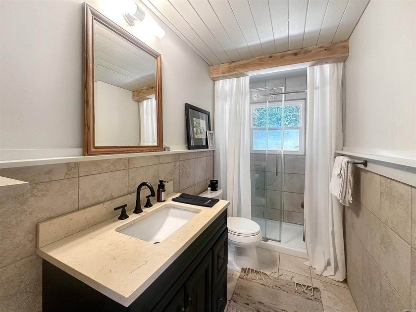 Lake views, relaxation &amp; Investment Potential! 3BR/2BA Retreat - photo 24