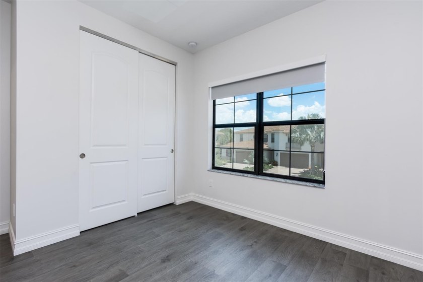 You will LOVE this stunning Lake Front Corner Townhouse. 3 - photo 34