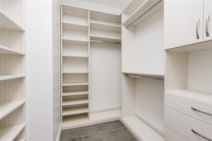 You will LOVE this stunning Lake Front Corner Townhouse. 3 - photo 39
