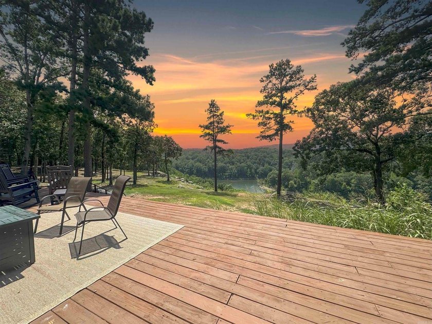 Lake views, relaxation &amp; Investment Potential! 3BR/2BA Retreat - photo 40