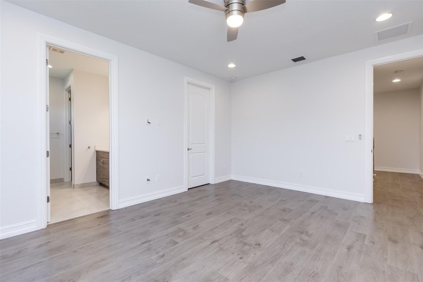 You will LOVE this stunning Lake Front Corner Townhouse. 3 - photo 41