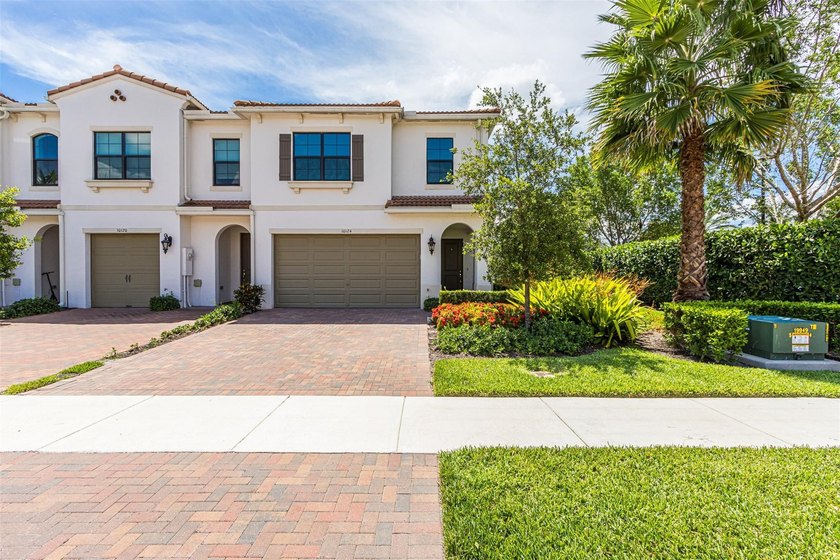 You will LOVE this stunning Lake Front Corner Townhouse. 3 - photo 44