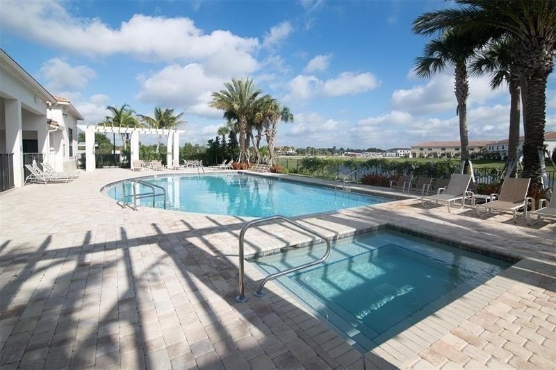 You will LOVE this stunning Lake Front Corner Townhouse. 3 - photo 49