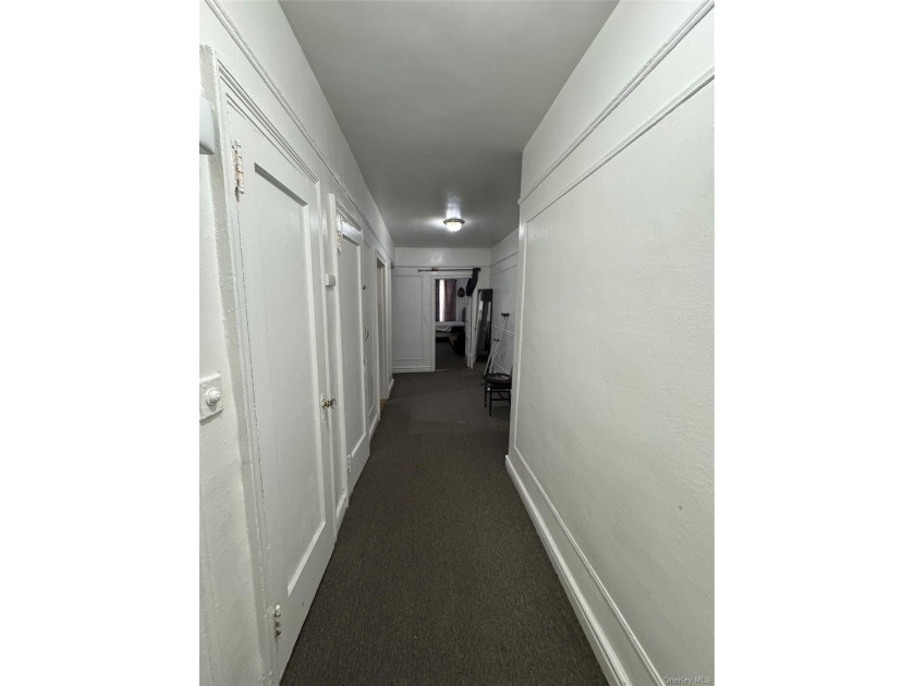 Beautifully maintained and move-in ready 1- bedroom co-op - photo 14