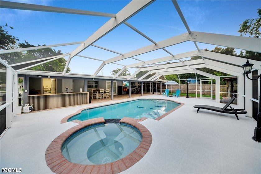 Welcome to this beautifully remodeled 4-bedroom, 2.5-bath home - photo 33