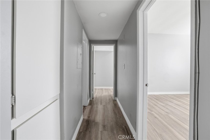 Welcome to this beautifully maintained 2-bedroom, 2-bathroom - photo 9