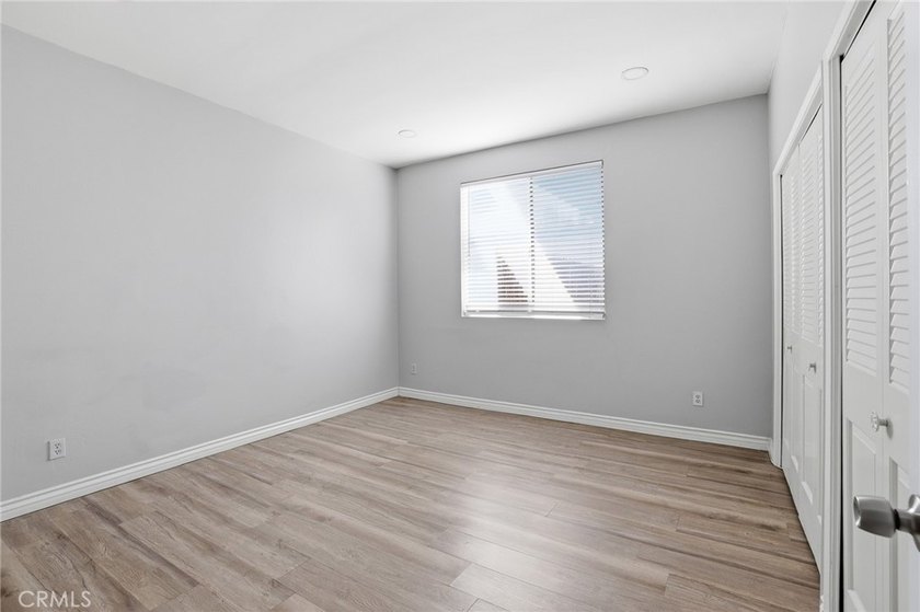 Welcome to this beautifully maintained 2-bedroom, 2-bathroom - photo 10