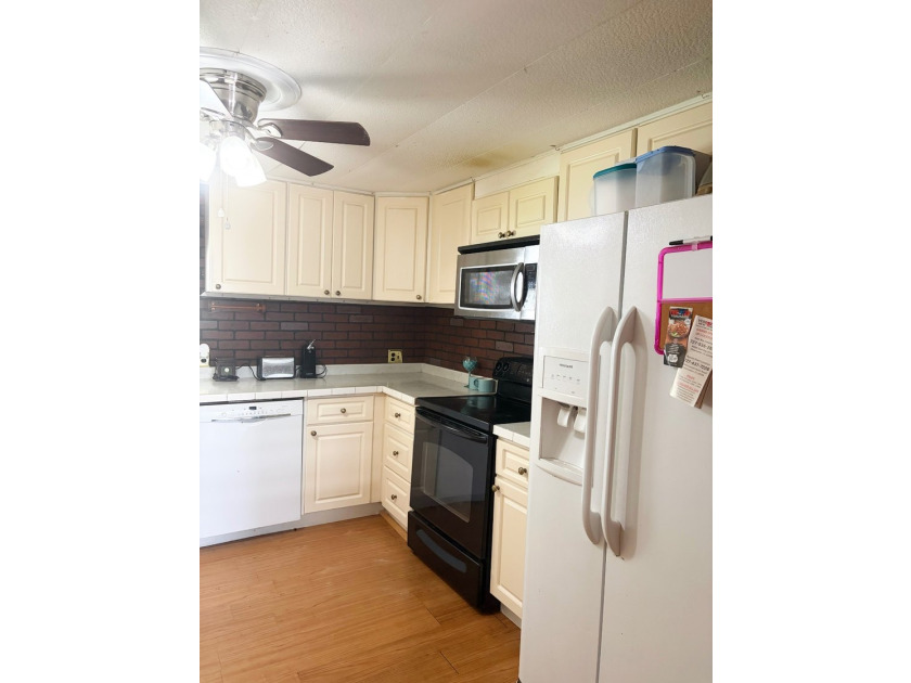 Move-in ready 2BD/2BA home with thoughtful updates throughout! - photo 3