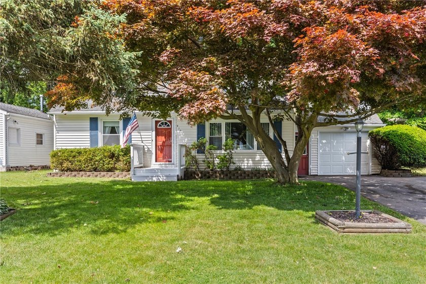 Just Listed! Welcome home to this charming 4-bedroom Cape Cod - photo 3