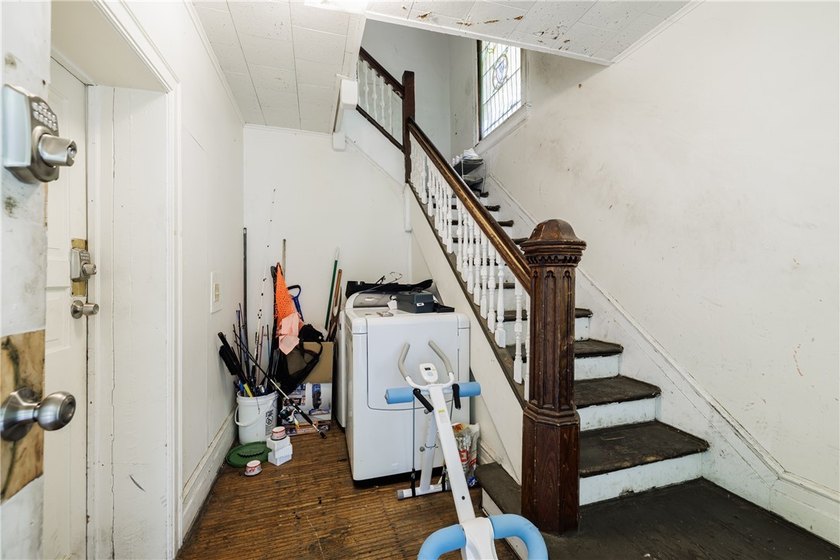 Excellent investment or owner-occupant opportunity in - photo 2