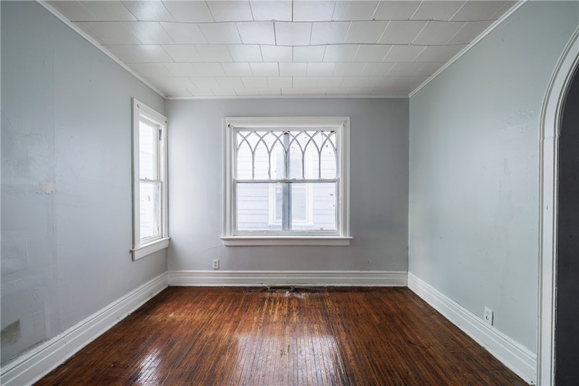 Excellent investment or owner-occupant opportunity in - photo 8