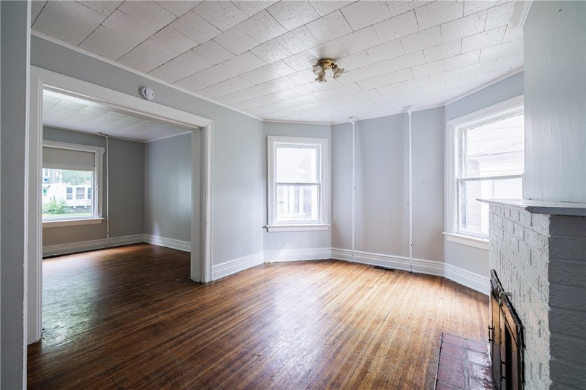 Excellent investment or owner-occupant opportunity in - photo 9