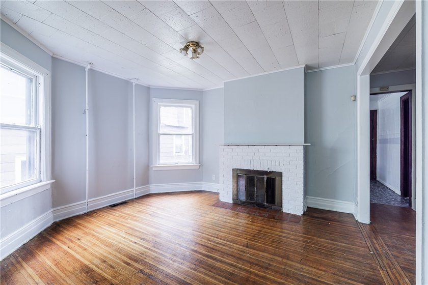 Excellent investment or owner-occupant opportunity in - photo 10