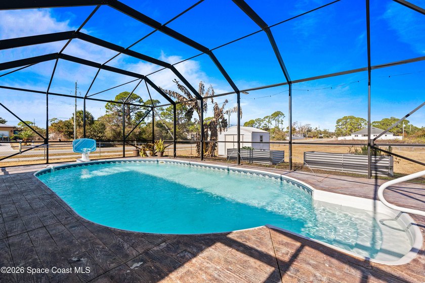 Custom Built and Absolutely Stunning pool home on a corner - photo 48