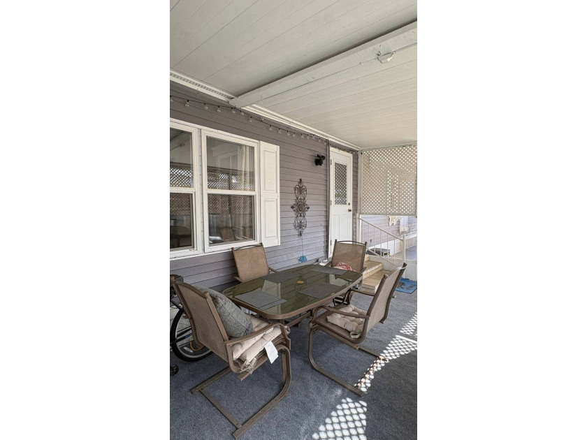 Move right into this beautifully updated 2-bedroom, 2-bath - photo 9