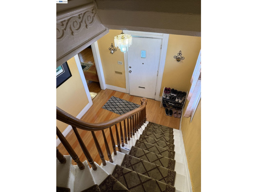 Timeless Victorian charm meets modern-day convenience in this - photo 31