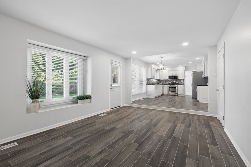 Fresh. Clean. Move-in Ready. Welcome to this beautifully - photo 12
