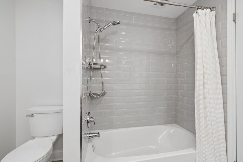Fresh. Clean. Move-in Ready. Welcome to this beautifully - photo 17