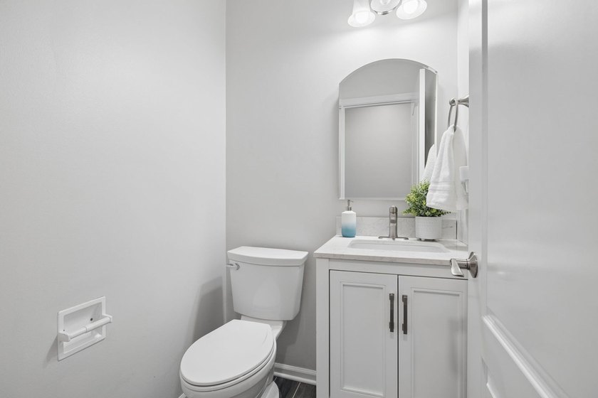 Fresh. Clean. Move-in Ready. Welcome to this beautifully - photo 25