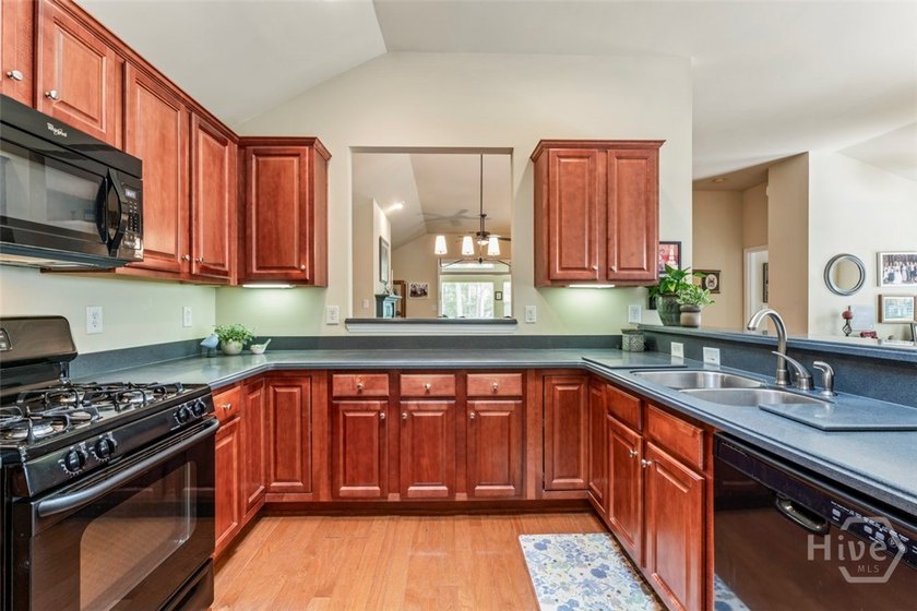 Recently enhanced with a beautifully updated owner's suite - photo 27