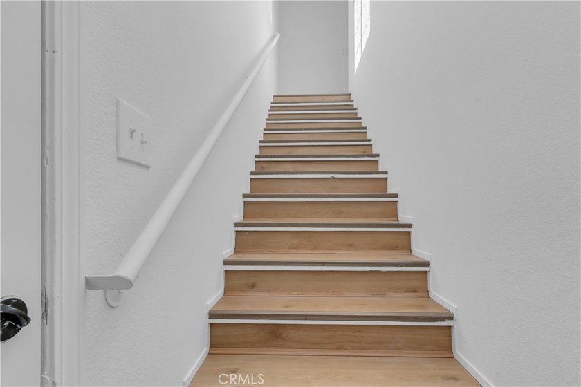 This well-maintained duplex offers two units under one roof - photo 2
