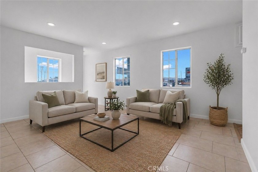 This well-maintained duplex offers two units under one roof - photo 5