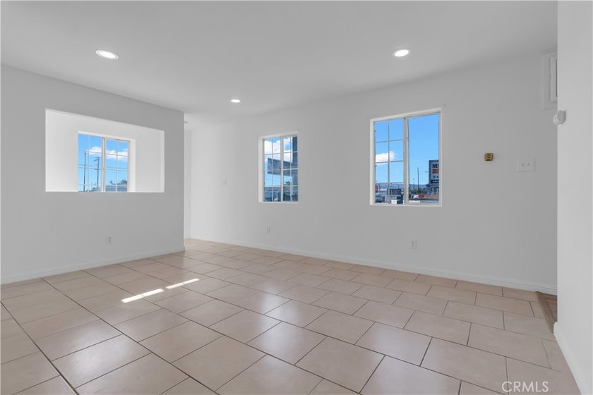 This well-maintained duplex offers two units under one roof - photo 6