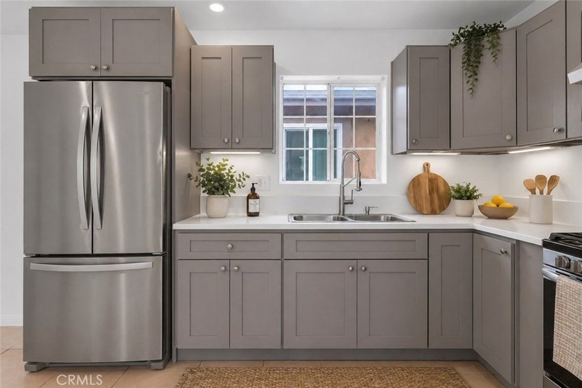 This well-maintained duplex offers two units under one roof - photo 8