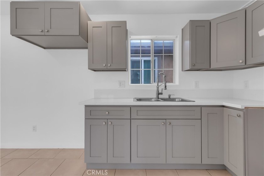This well-maintained duplex offers two units under one roof - photo 9