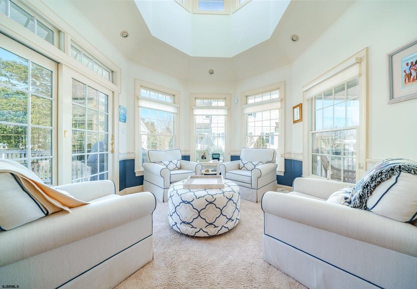 Spanning over 3,600 sqft, 407 E Atlantic Blvd offers 4 bedrooms - photo 15