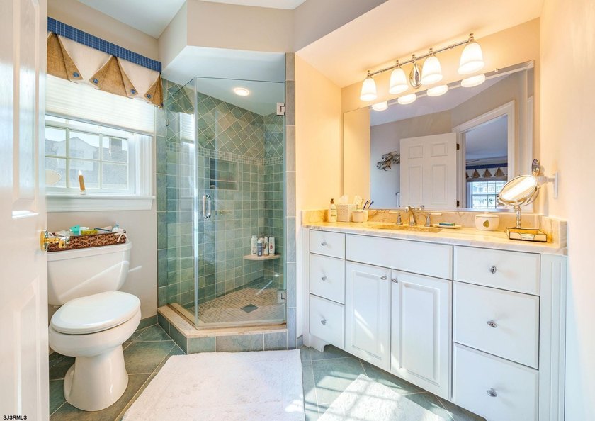Spanning over 3,600 sqft, 407 E Atlantic Blvd offers 4 bedrooms - photo 22